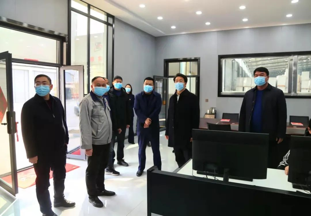 新密市市委副書記、市長程洋調(diào)研新密市正興耐火材料有限公司，送服務(wù)強信心，沖刺首季“開門紅”！(圖1)